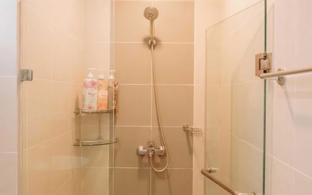 A Warm & Cozy City Studio