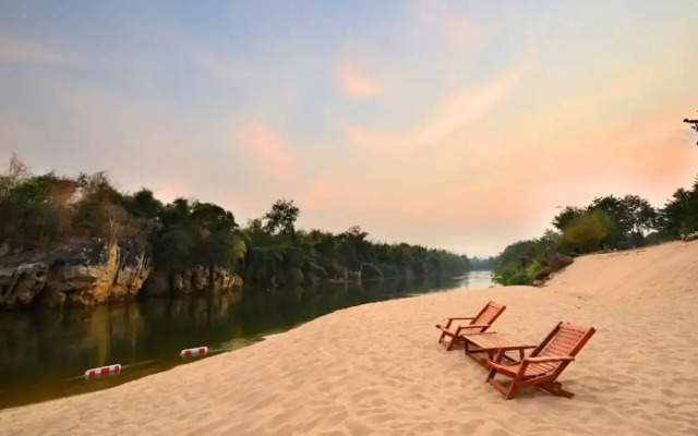 19 Degrees Resort