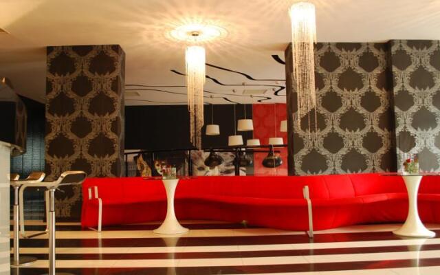 Hotel Black & White