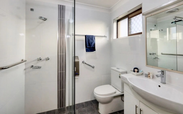 Forest Lodge Motor Inn & Restaurant