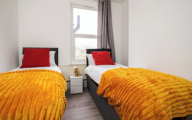 Dartford - 3 Bed House- Sleeps7 - Garden
