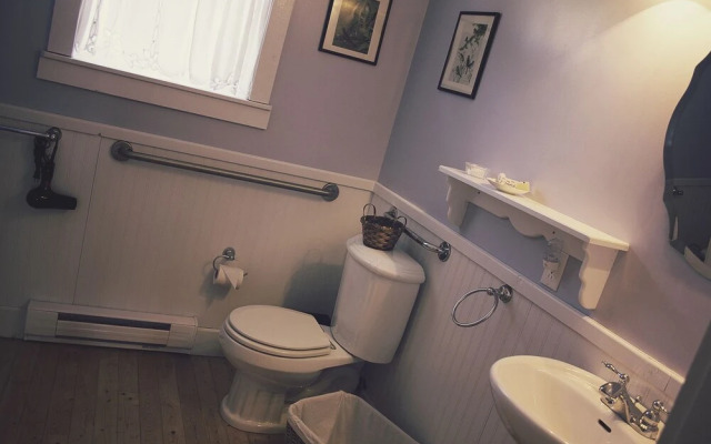 The Bread & Cheese Country Inn