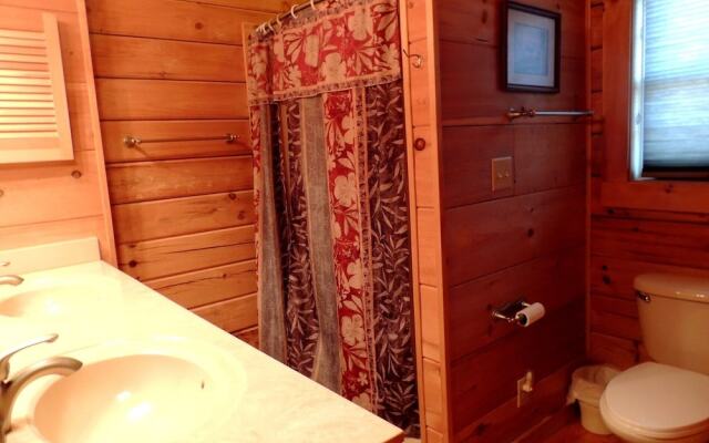 Limerick Lodge 3 Bedrooms 3.5 Bathrooms Cabin