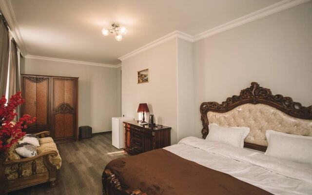 Ninth Floor Hotel