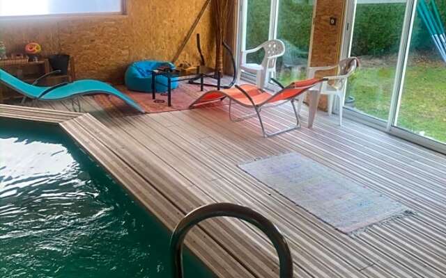 Séjour avec piscine chauffée