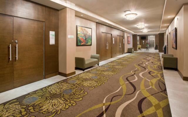 Holiday Inn Vancouver Centre by IHG