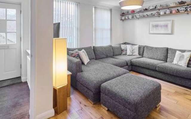 Host Stay Cobb Court