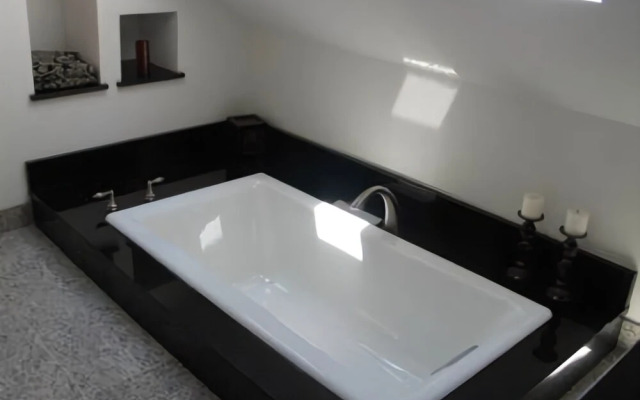 Edgewater Estate - Five Bedroom Home