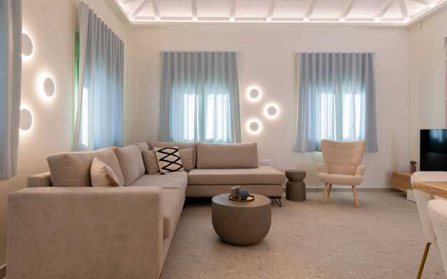 Pnoe Luxury Villa