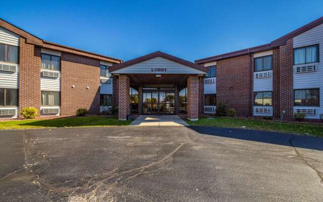 Motel 6 Saukville, WI