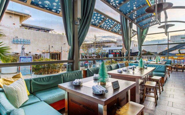 Shade Hotel