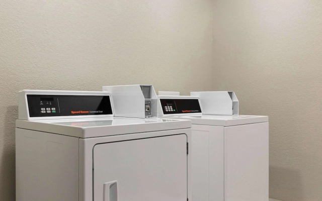 Days Inn by Wyndham Hillsboro