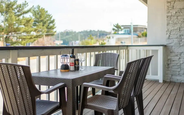 Goseong Araenmaru Pension