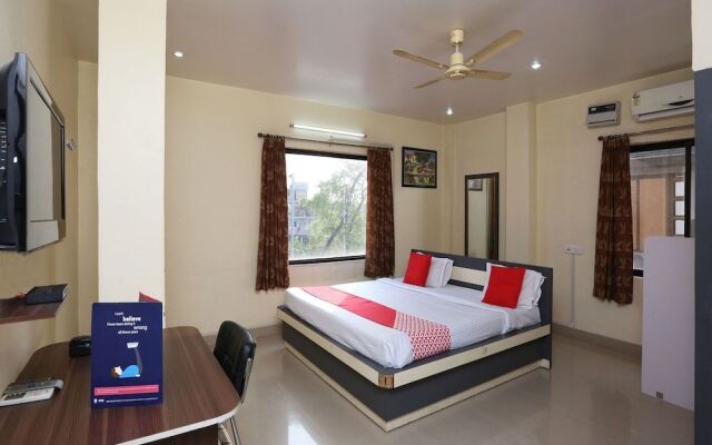 OYO 13288 Hotel Rajashree Inn