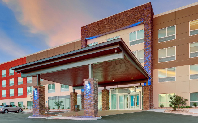 Holiday Inn Express & Suites Roanoke – Civic Center, an IHG Hotel