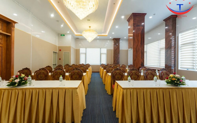 Vietnam Taste Hotel Quy Nhon - Beachfront