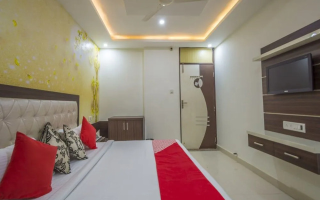 OYO 14022 Hotel Saya Inn