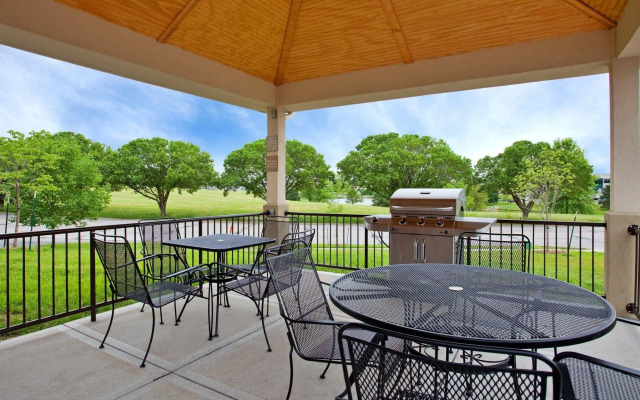 Candlewood Suites Kansas City Airport