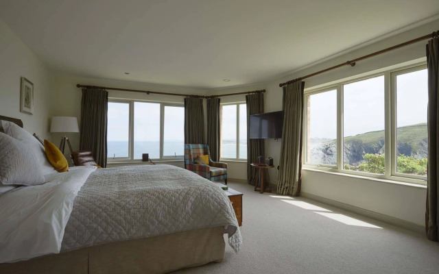 Lewinnick Lodge
