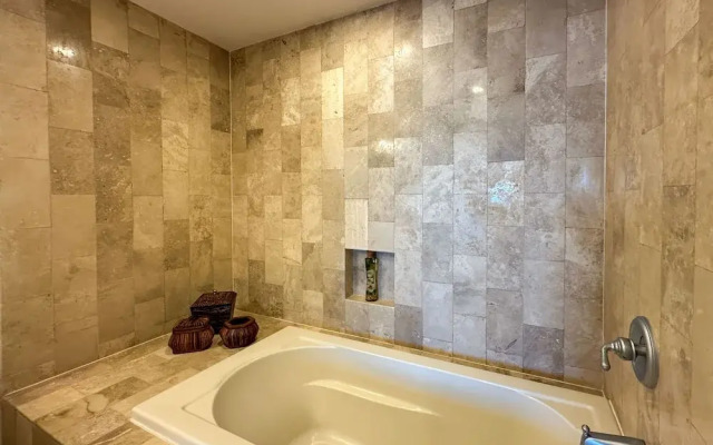 Beach Bliss Retreat 2BR Beachfront Condo