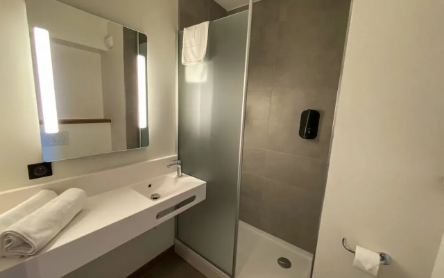 B&B HOTEL Clermont-Ferrand A71/A75 La Méridienne