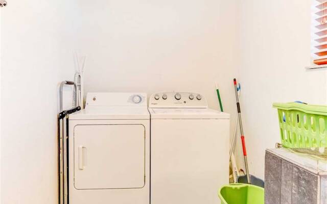 Sunshine House - Three Bedroom Home