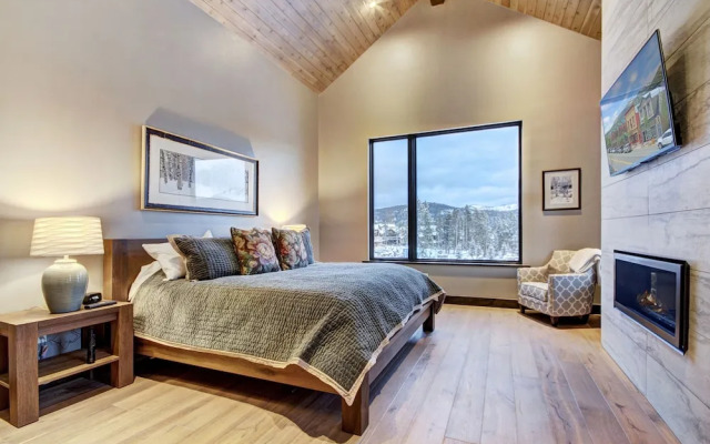 Spruce Ledge 4 Bedrooms 4.5 Bathrooms Townhouse