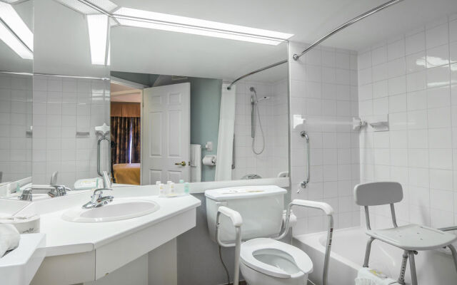 Syracuse Inn & Suites