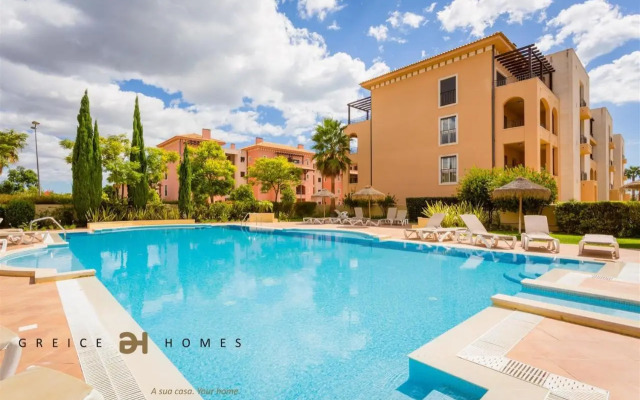 Greice Homes-Luxury 2 bed en-suite south facing & Golf view