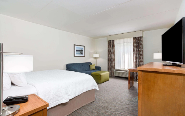 Hampton Inn & Suites Manchester