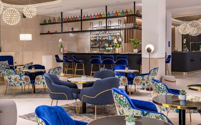 Golden Tulip Lyon Ouest Techlid Hotel & Spa