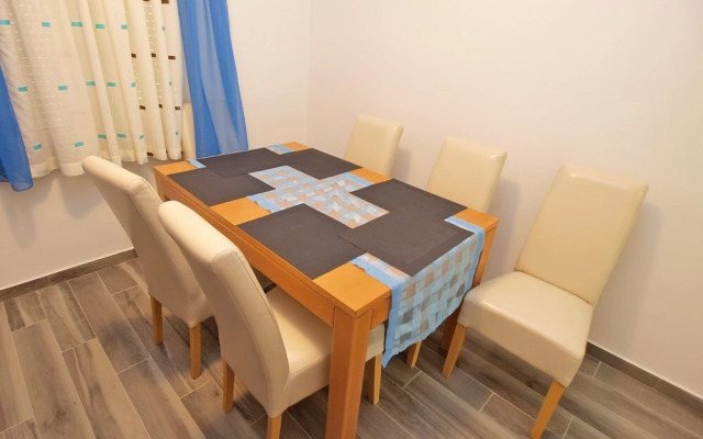 Apartments Mihatović