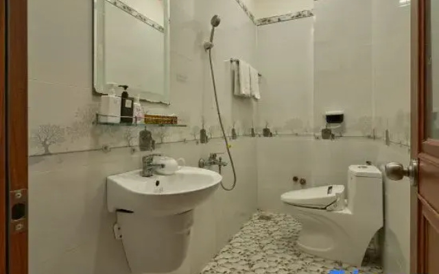 Cole Apartment & Hotel
