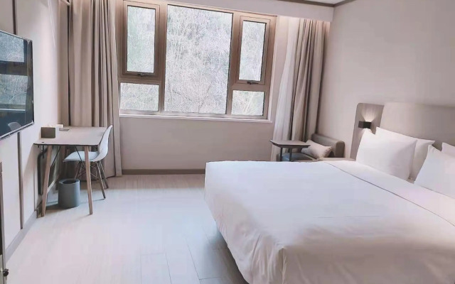 Hanting Hotel Tianshui Nanguo Temple