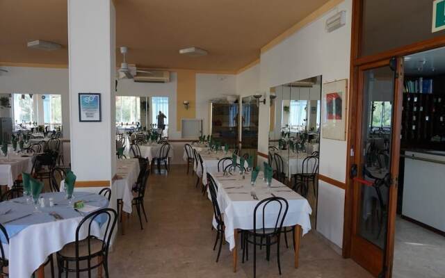 Hotel Caravan