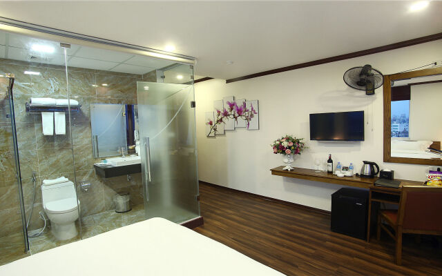 West Lake Home Hotel & Spa
