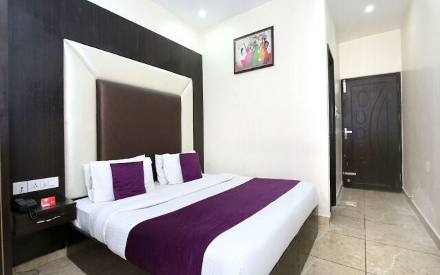 OYO 8766 Hotel DS Regency