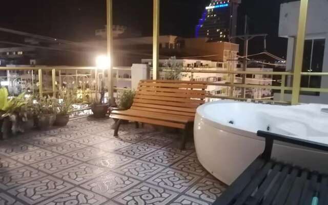 Qhkl Hotel