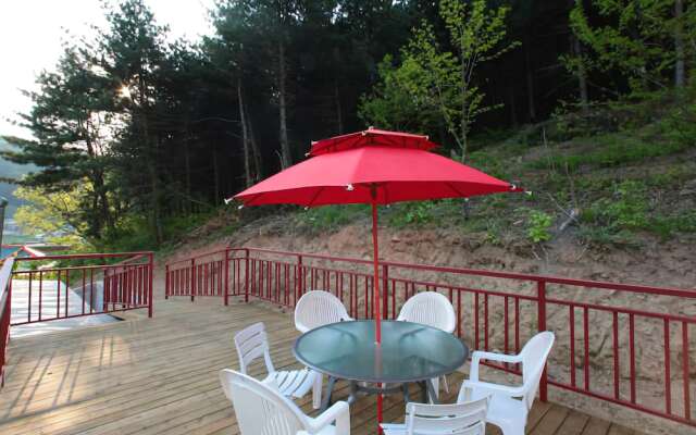 Rainbow Village Pension