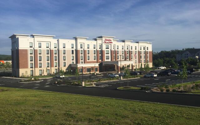 Hampton Inn & Suites Newburgh Stewart Airport