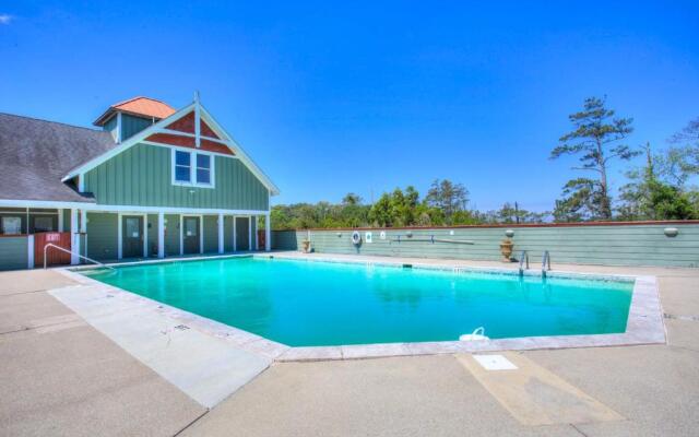 5504 Turtle Cove Community Pool