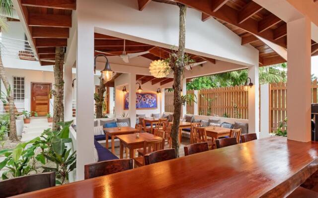 Weezie's Ocean Front Hotel and Garden Cottages