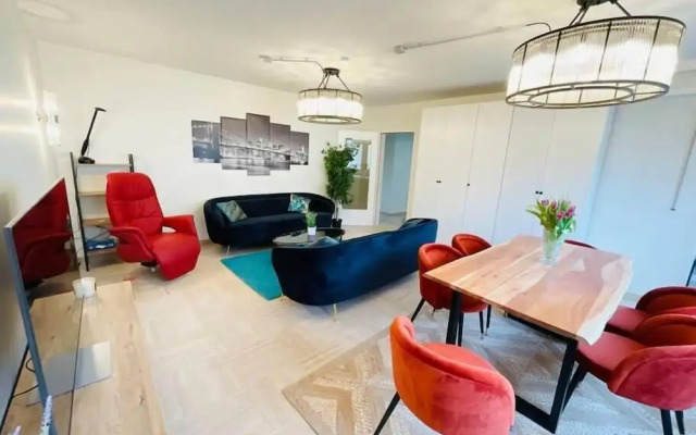 3 bedrooms in Center Terrace & Parking