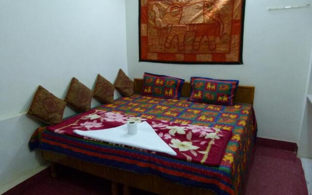 Gajanand Guest House