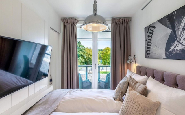 Relaxing Stay by Lubeck Bay
