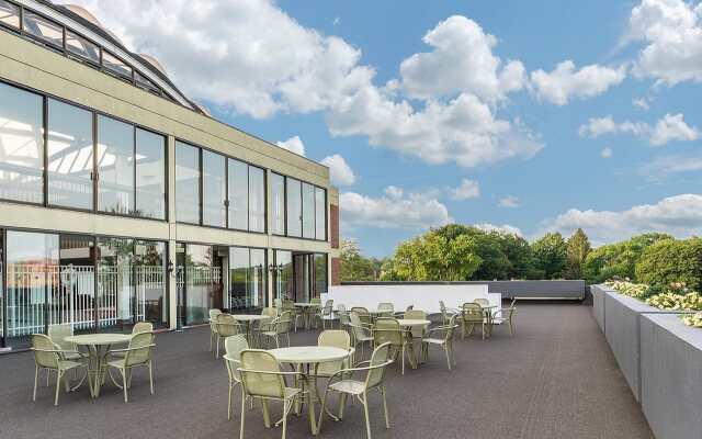 Holiday Inn & Suites Pittsfield-Berkshires by IHG