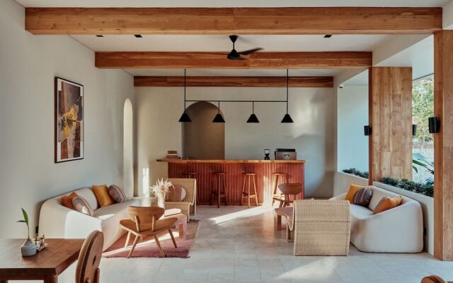 Boni Beach Hotel & Restaurant