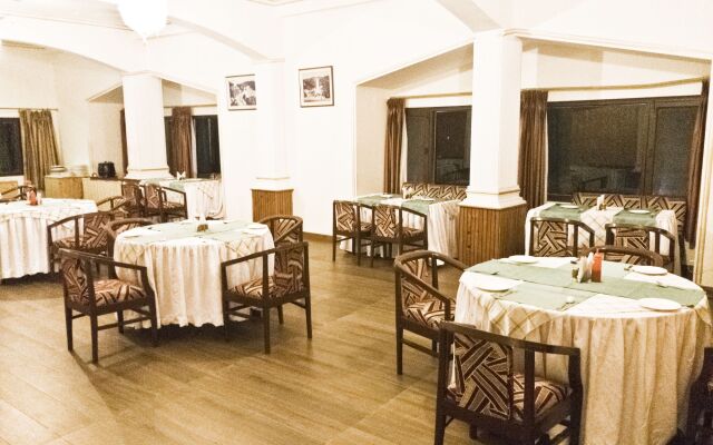 Royal Jardin Whistling Pines Resort
