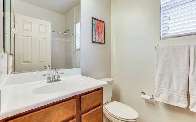 Outdoor Oasis in Goodyear: Stay & Play!