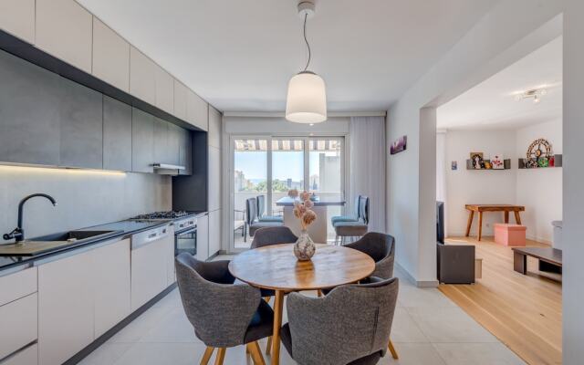 Modern 90 m2 apt With Balcony w the sea View